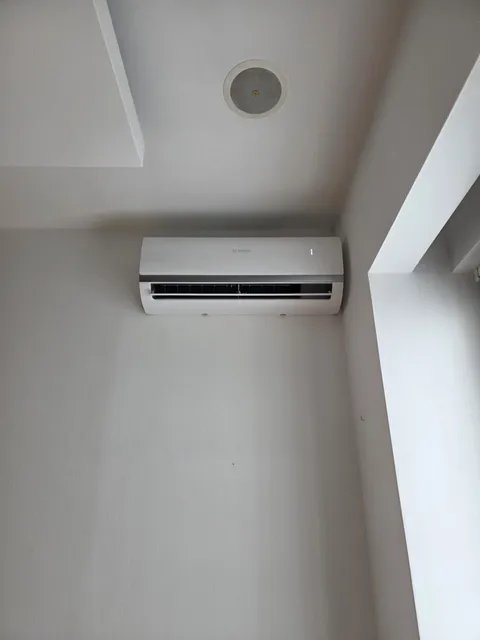 Unutarnja jedinica klima uređaja u spavaćoj sobi